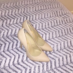 Nude Pumps/Heels
